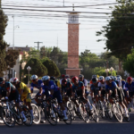 Ofrece gran espectáculo la primera etapa de la Vuelta Ciclista Internacional en el 93 aniversario de Delicias