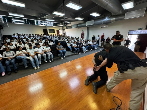 Impulsa Gilberto Loya acercamiento con juventudes; 150 estudiantes del COBACH Camargo visitan instalaciones de la SSPE
