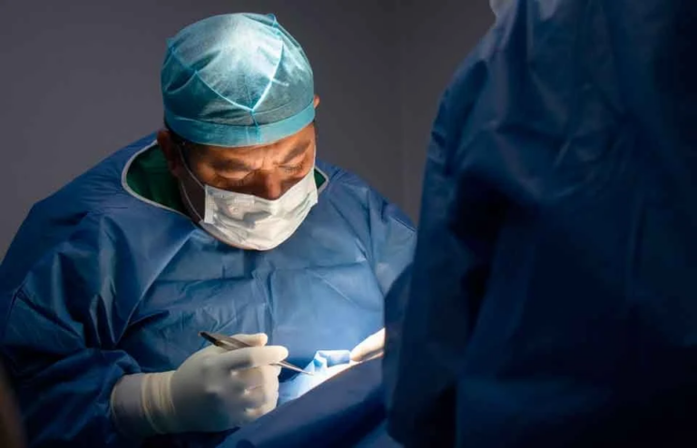 Reciben dos pacientes riñones de un mismo donante en el Hospital Central