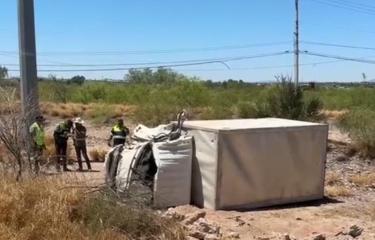 UltimaHora •Volcadura de camión transportador quedó destruído
