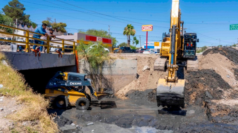 Limpian canal de llamada para recibir agua del Tratado Internacional
