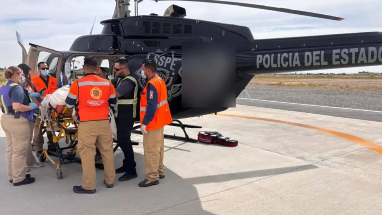 Paciente con quemaduras entra en paro al ser bajado de helicóptero en Chihuahua