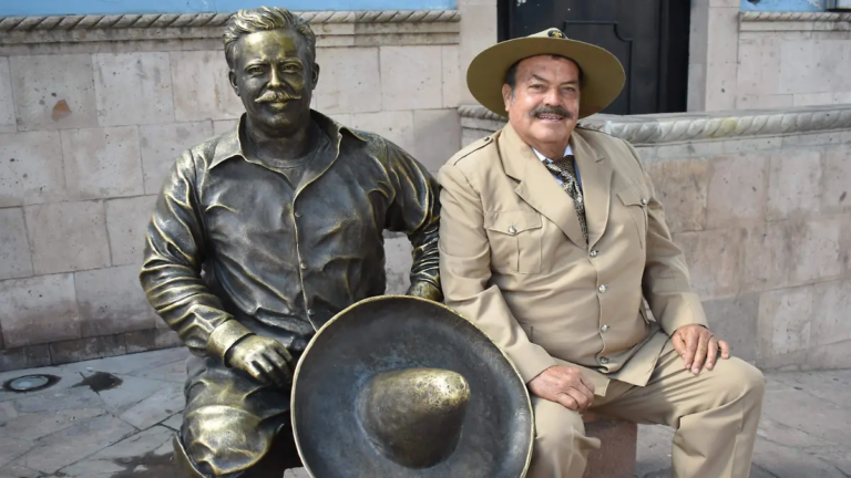 Félix Acosta cumple 25 años dándole vida al general Pancho Villa en Parral