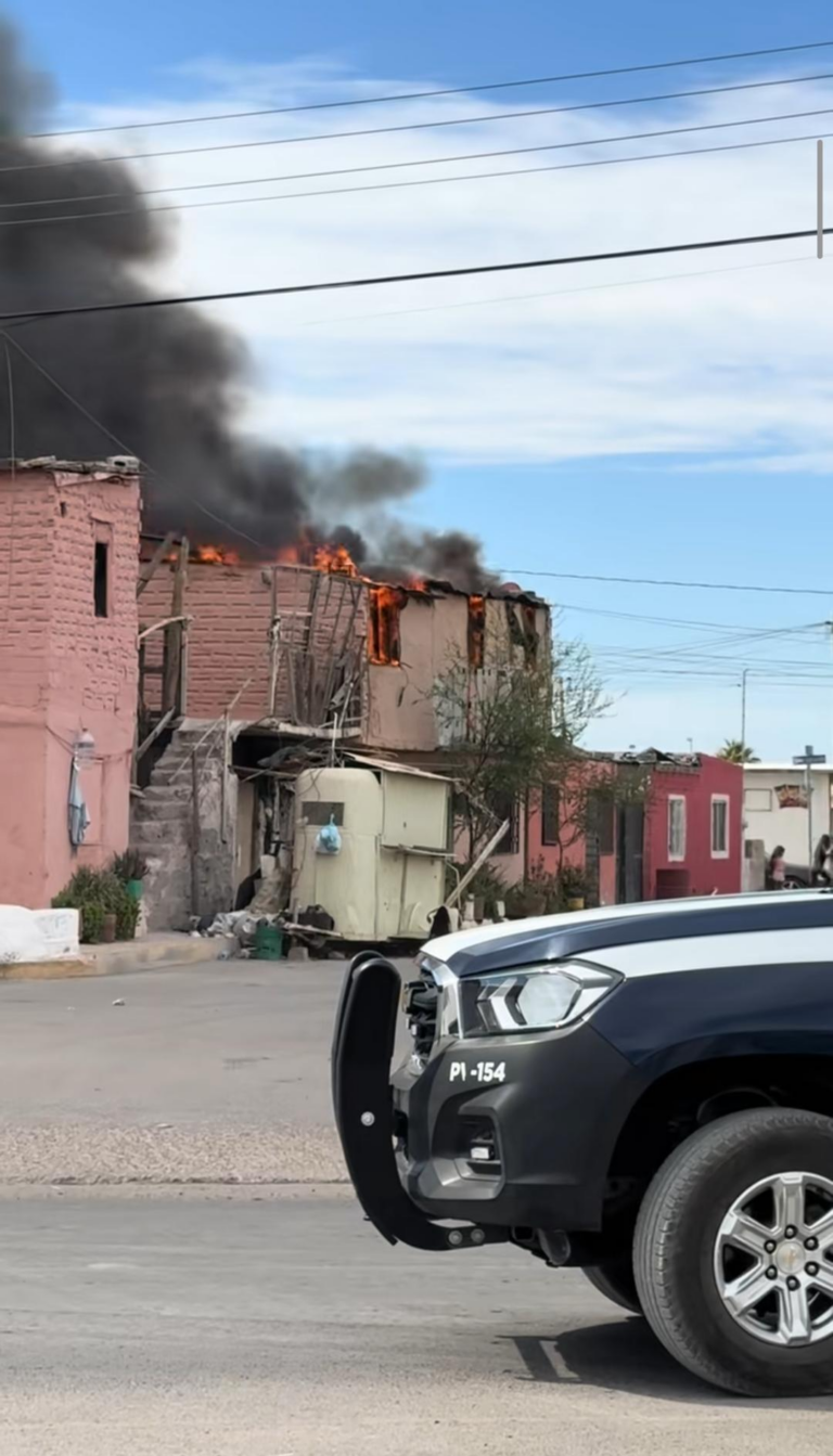 Cuatro lesionados por incendio en vivienda de Camargo