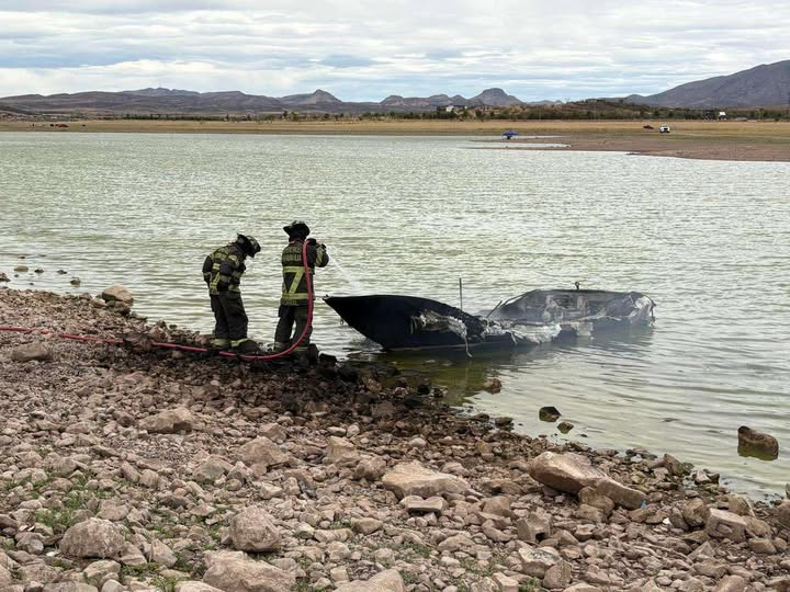 Se incendia lancha en presa: un hombre con quemaduras en 90% del cuerpo. Falla mecánica habría provocado el fuego