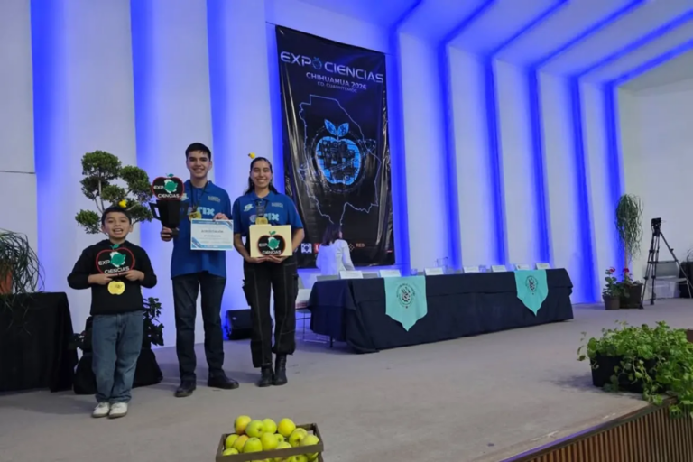 Hermanos juarenses triunfan en ExpoCiencias; representarán a México en África