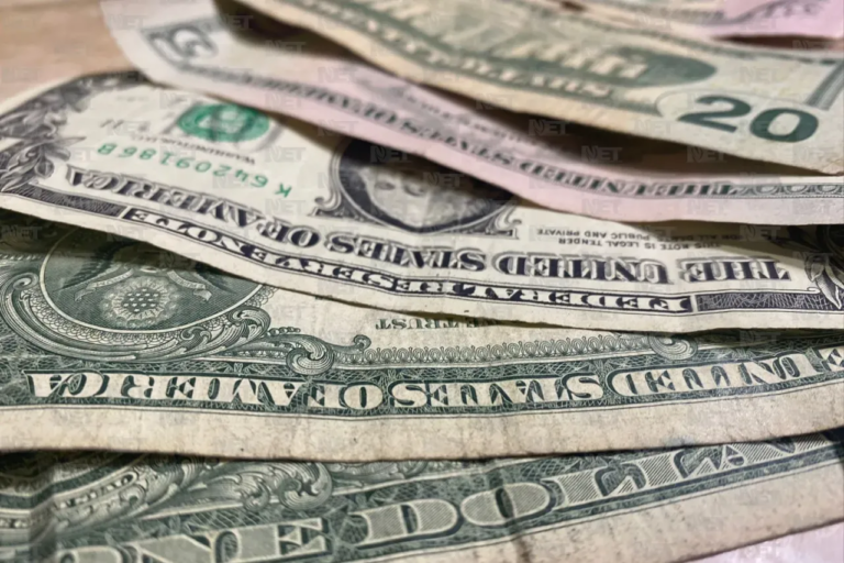 Dólar se mantiene estable en casas de cambio