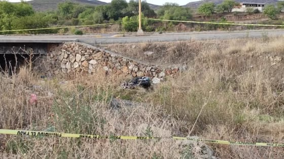 ENCUENTRAN A MUJER SIN VIDA EN LA VIALIDAD