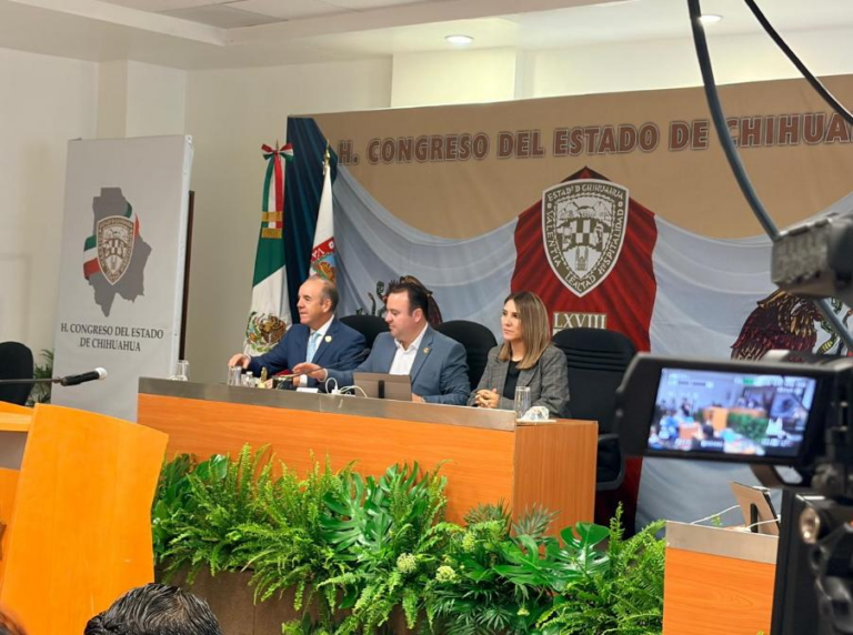 EN MEDIO DE MANIFESTACIONES, SESIONA CONGRESO DEL ESTADO EN JUAREZ