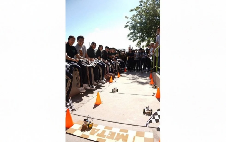 Estudiantes presentan carros robóticos en cierre de Fab Lab Edu