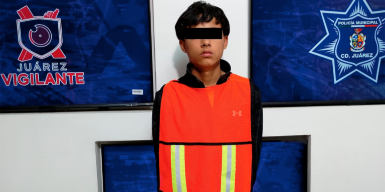 Detienen a dos jóvenes por colocar manta con mensaje intimidatorio en la colonia Juárez