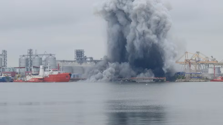 Un dron marino causa una gran explosión en el mayor puerto de Rumania