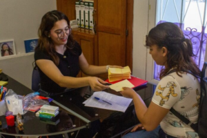 Entrega Gobierno de Meoqui becas universitarias a 400 estudiantes para cierre de ciclo escolar