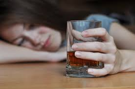Alertan por consumo de alcohol en menores