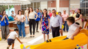 Entrega Miriam Soto nuevo juego infantil a preescolar de Las Puentes